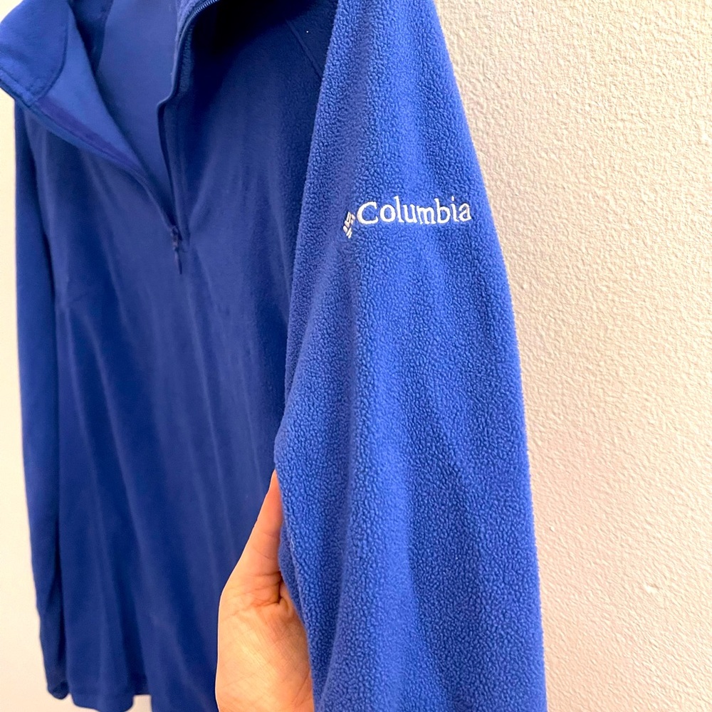 Columbia Medium quarter zip fleece pullover! 💜